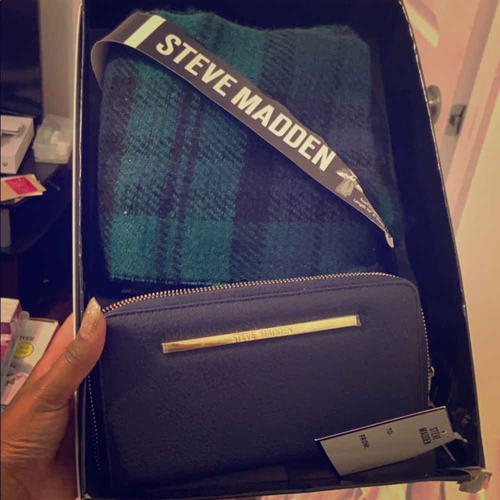 Scarf and purse gift set